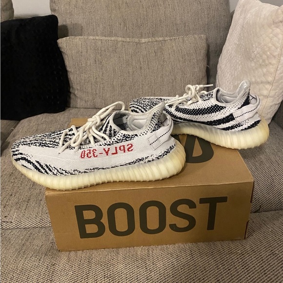 Yeezy Boost 350 v2 Zebra - Picture 2 of 10